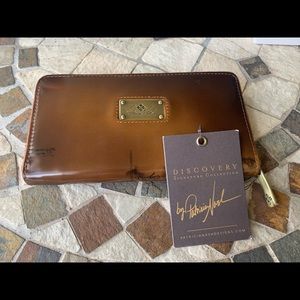 Patricia Nash Discovery Wallet